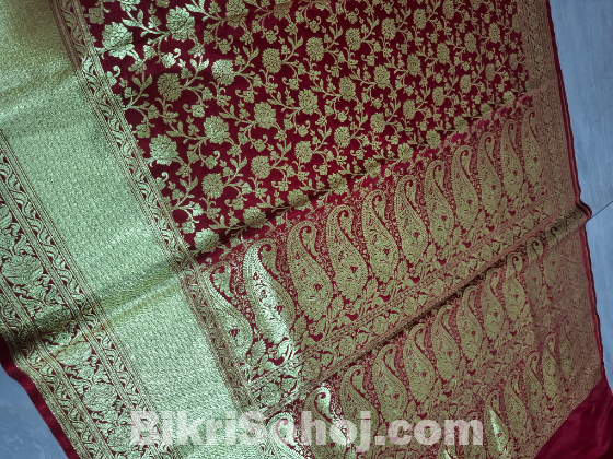 লাল বেনারসী শাড়ি